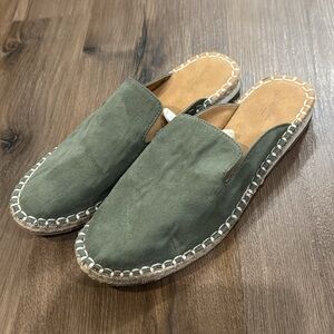 Universal Thread Green Suede Mules